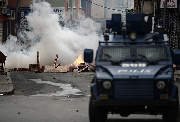 Okmeydanı'nda polise silahlı saldırı