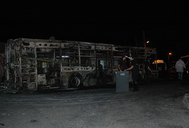 İzmir'de terör saldırısı: 13 gözaltı