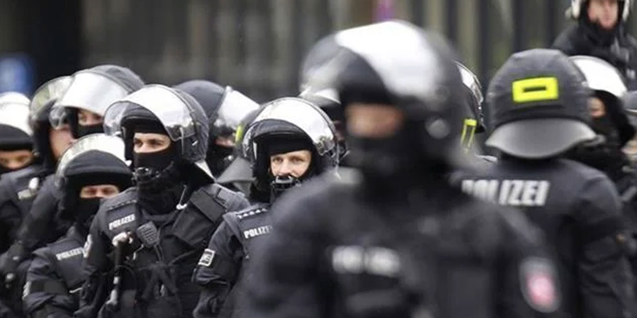 Almanya'da iklim aktivistleri Köln Katedrali'ni bastı: 2 yaralı