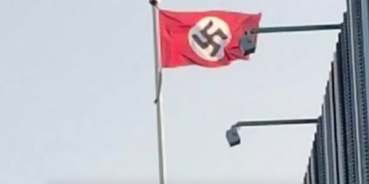 Nazi bayraklı cenaze ülkeyi karıştırdı!