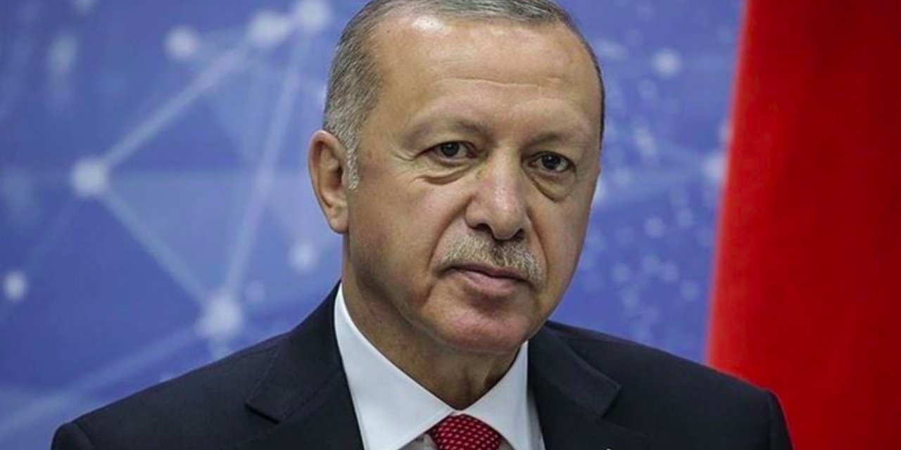 Erdoğan'ın afişlerini yırtan kişi gözaltına alındı