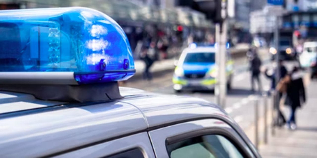 Almanya'da 'sahte postacı' iki kişiyi bıçakladı