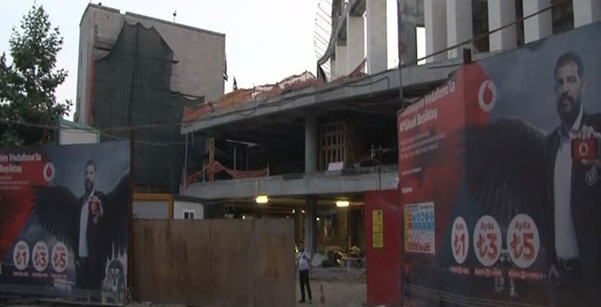 Vodafone Arena'da çatı iskeleti koptu: 2 yaralı