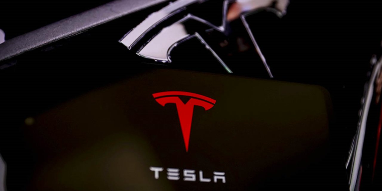 Tesla sürücüsü, oto-pilotta yaptığı kazada ölüme neden olmakla suçlanıyor