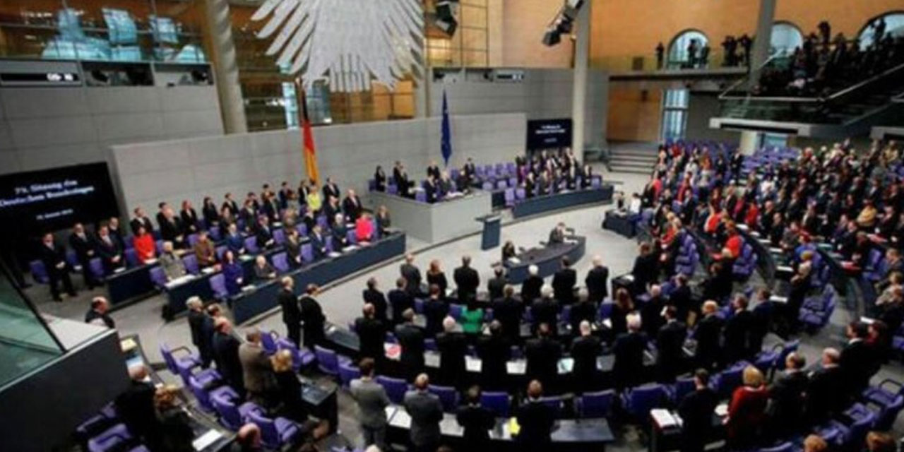 Avrupa Parlamentosu'nda Yahudi soykırımı kurbanları anıldı