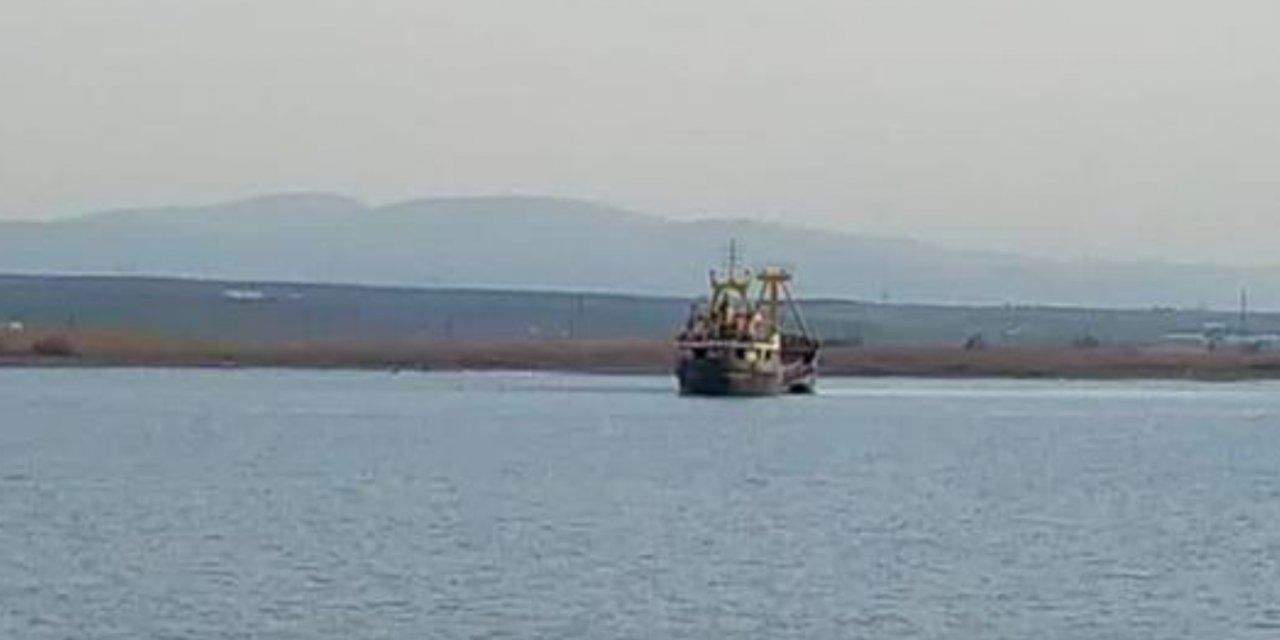 Hollanda'da iki gemi çarpıştı