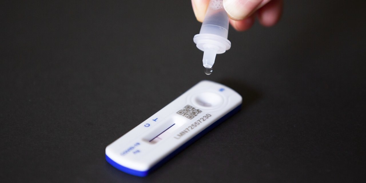 Çekya’da iş yeri ve okullarda test zorunluluğu kaldırılacak