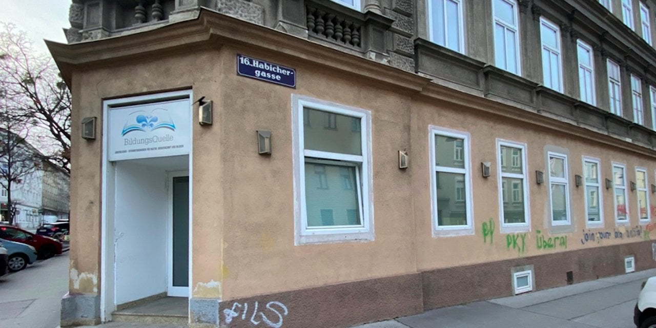 Avusturya'da Türklere ait iki camiye saldırı!