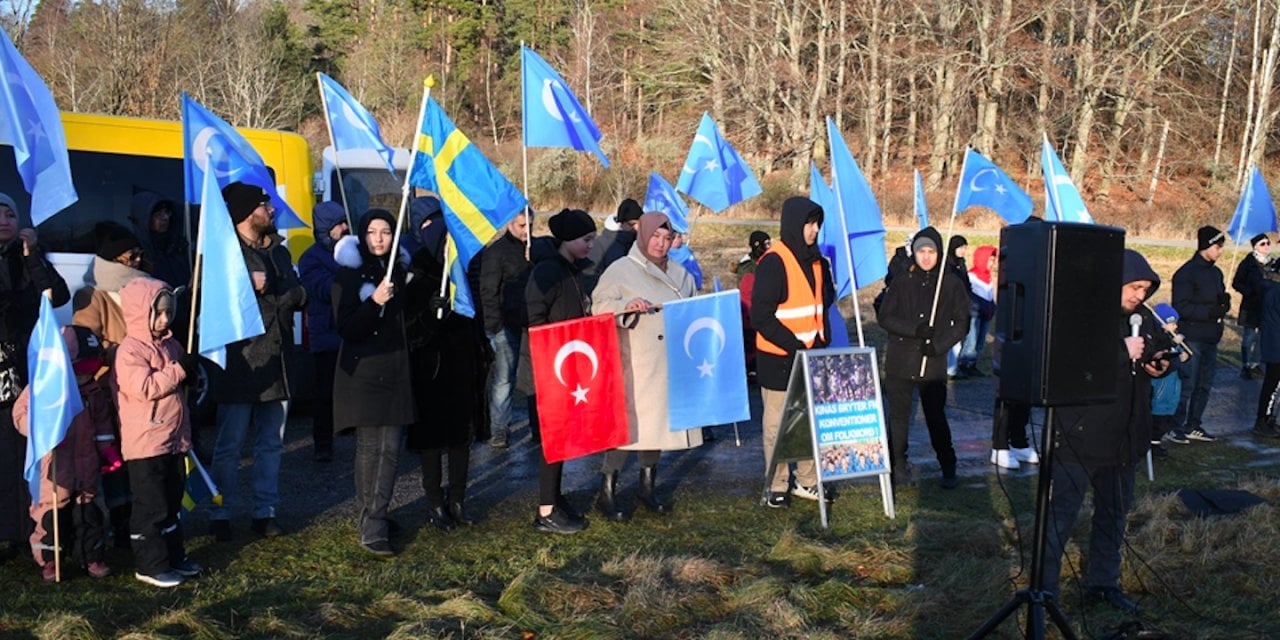 İsveç'teki Uygur Türkleri, Pekin Kış Olimpiyatları'nı protesto etti