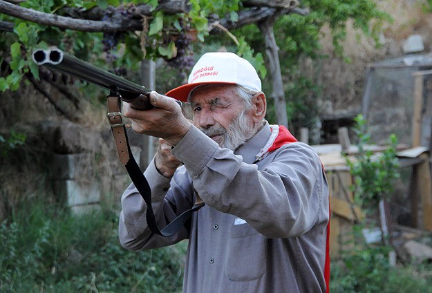74'lük dede gönüllü askerlik için başvurdu