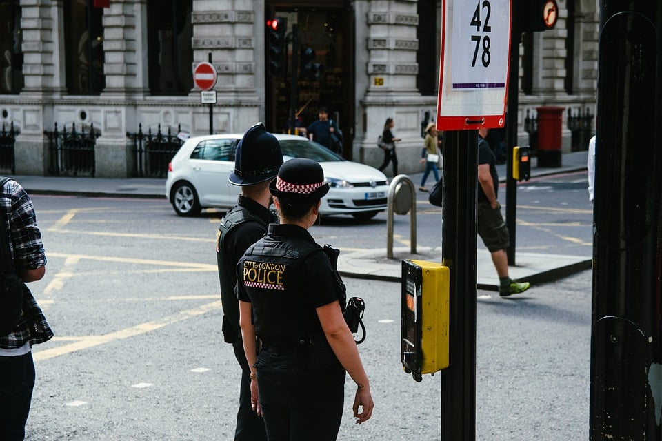 Londra Polis Şefi Dick, skandalların ardından istifa etti