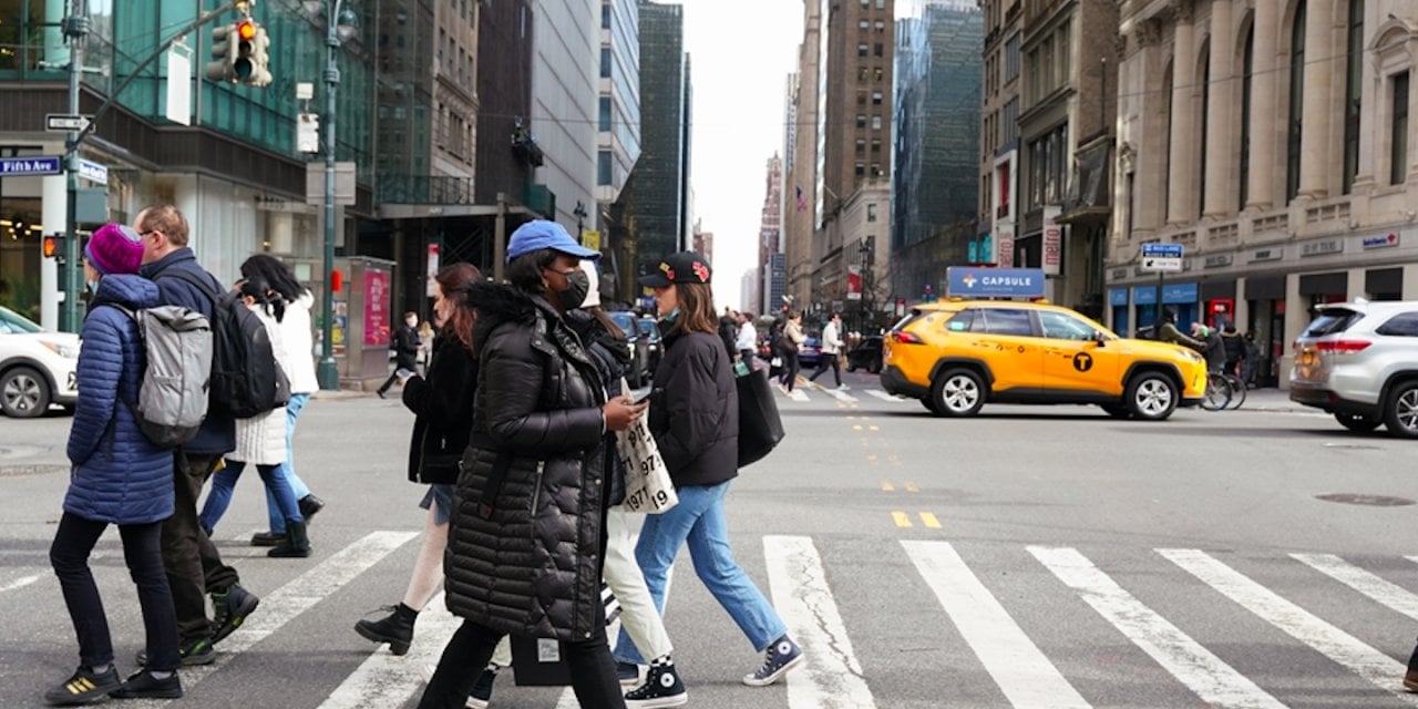 New York'ta maske takma zorunluluğu kalkıyor