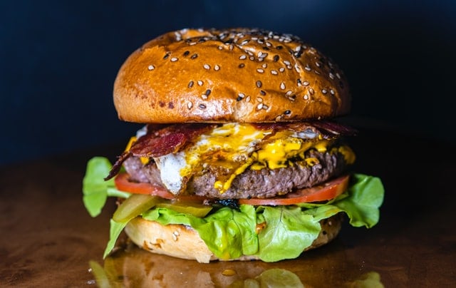 Dolapta 5 yıl kalan hamburger bozulmamış şekilde bulundu!
