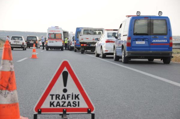 Gurbetçi aile izin yolunda kaza yaptı: 1 ölü