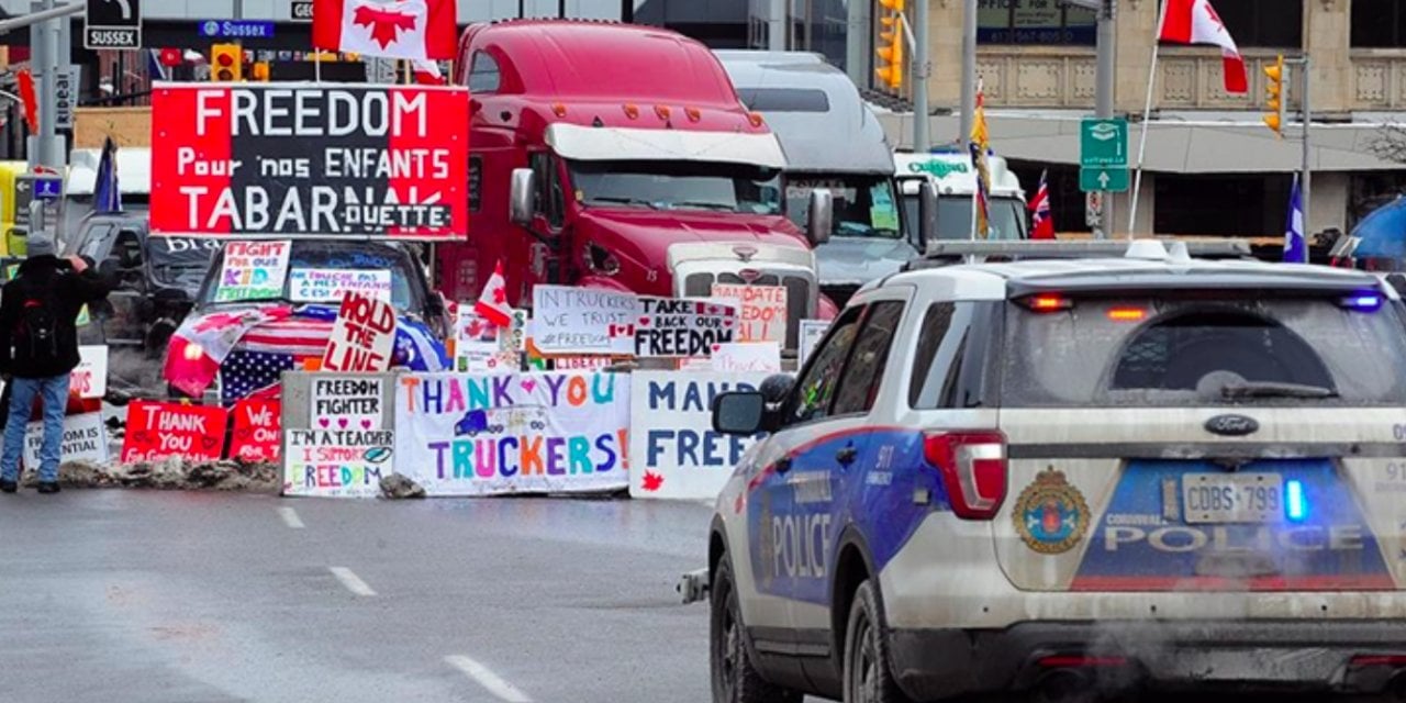 Kanada polisi aşı karşıtı protestoculara karşı biber gazı kullandı
