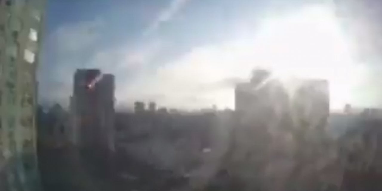Rusya Kiev’de füzelerle sivillerin yaşadığı binayı vurdu