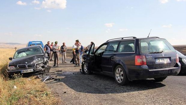 İki gurbetçi sürücü Yozgat'ta çarpıştı: 10 yaralı