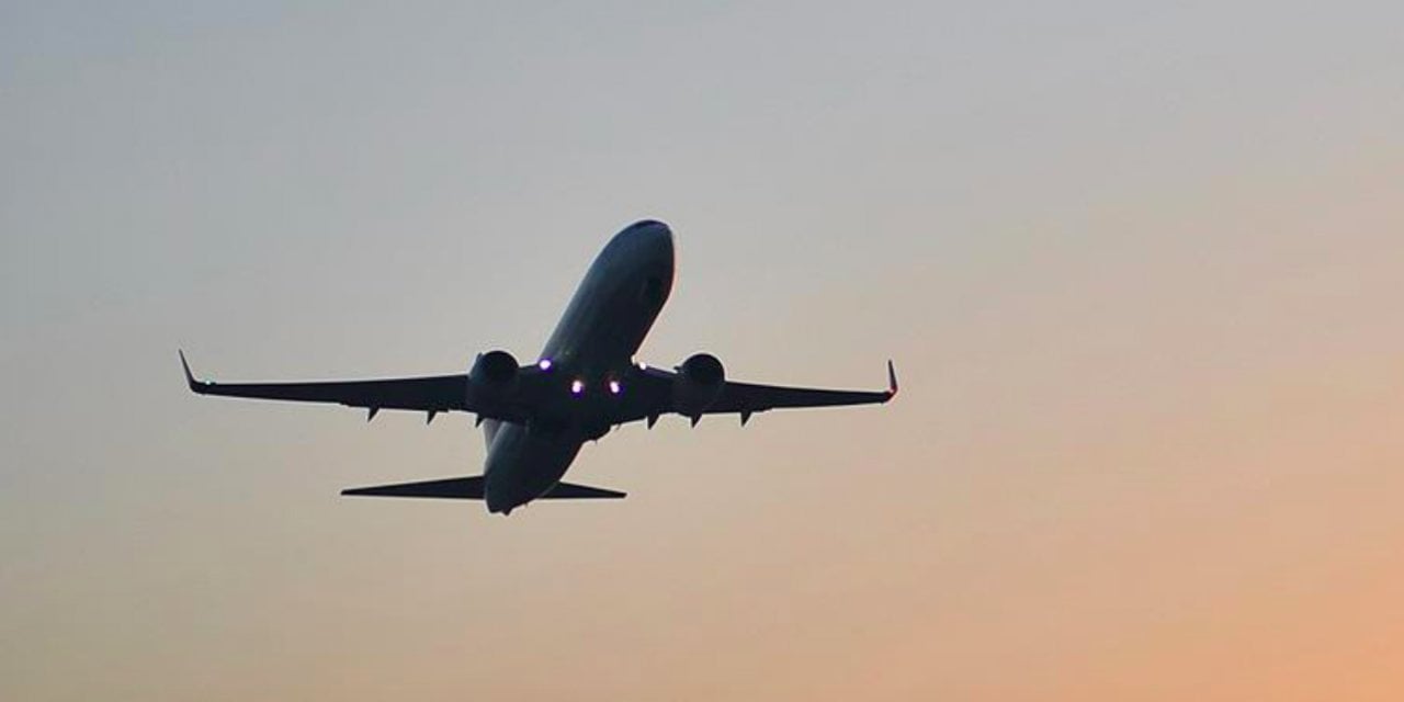 Hollanda kraliyet hava yolu şirketi KLM, Rusya'ya tüm uçuşlarını iptal etti