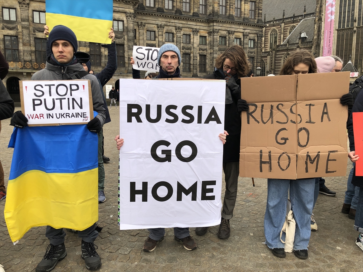 Rusya'nın Ukrayna saldırısı Hollanda'da protesto edildi