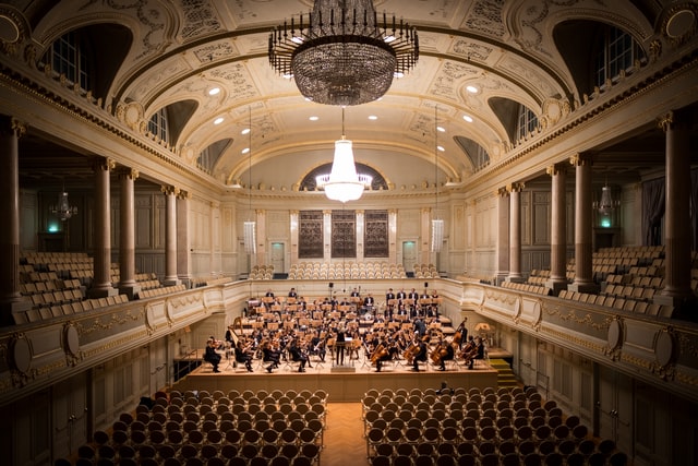 Dünyaca ünlü Rus Orkestra şefi operadan dışlandı!