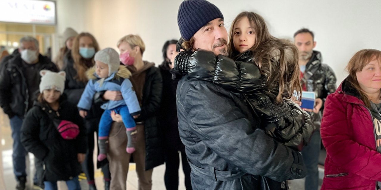 Ukrayna'dan gelen Türk vatandaşları geride bıraktıkları için endişe duyuyor