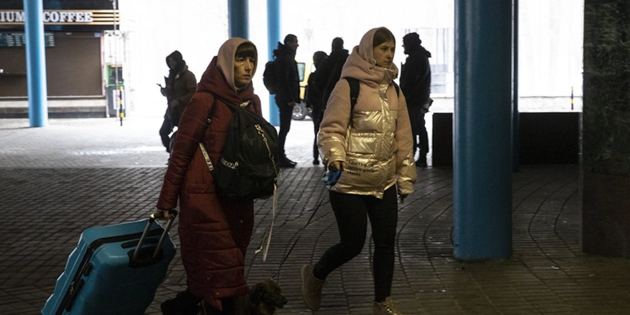 Geçişler sürüyor... Macaristan'a gelenlerin sayısı 120 bini aştı