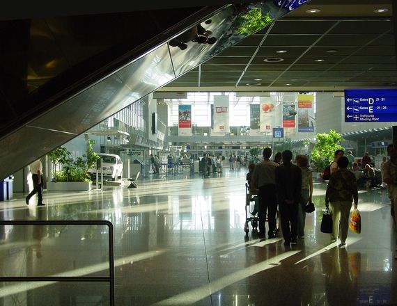 Frankfurt Havalimanı'nda AtlasJet çilesi