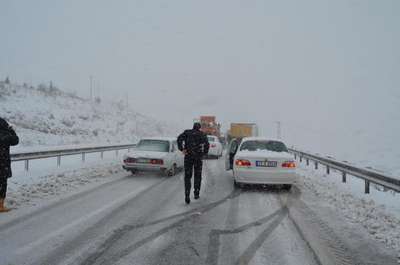 İzmir- Ankara Karayolu 2 saat ulaşıma kapalı kaldı