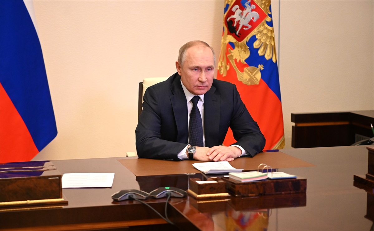 Putin: "ABD’de petrol ürünleri fiyatı bizim yüzümüzden artmıyor, halklarını kandırıyorlar"