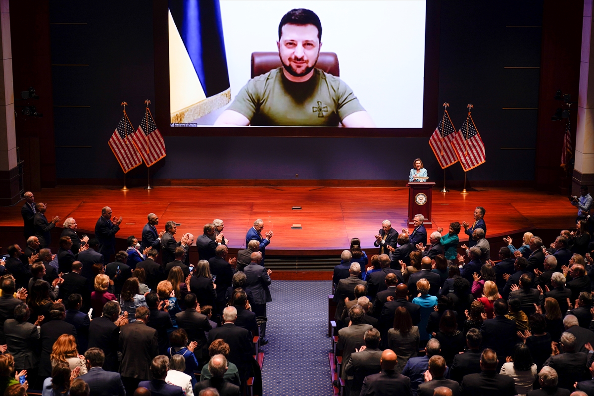 Zelenskiy: "Uçuşa yasak bölge oluşturulmasını istemek çok mu fazla?"