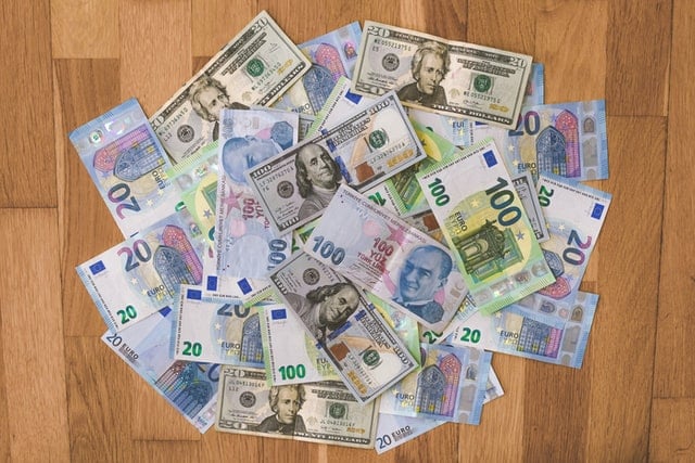 Merkez Bankası'nın faiz kararı sonrası Euro ve dolar yükselişe geçti