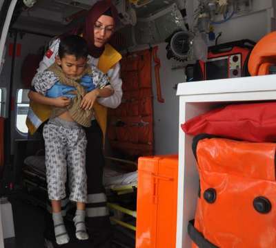 Yedikleri tavuktan zehirlenen 2 kardeş hastaneye kaldırıldı
