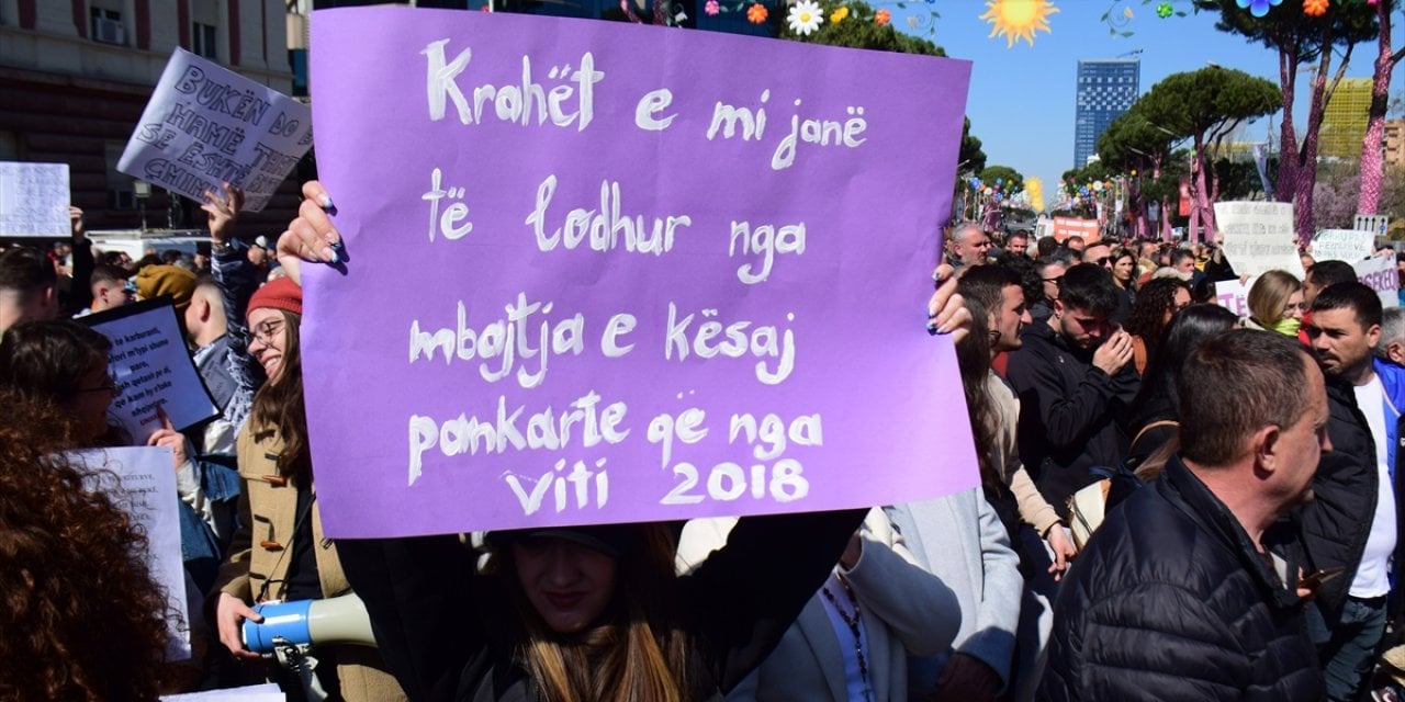 Arnavutluk'ta akaryakıt ve gıda fiyatlarındaki artış protesto edildi