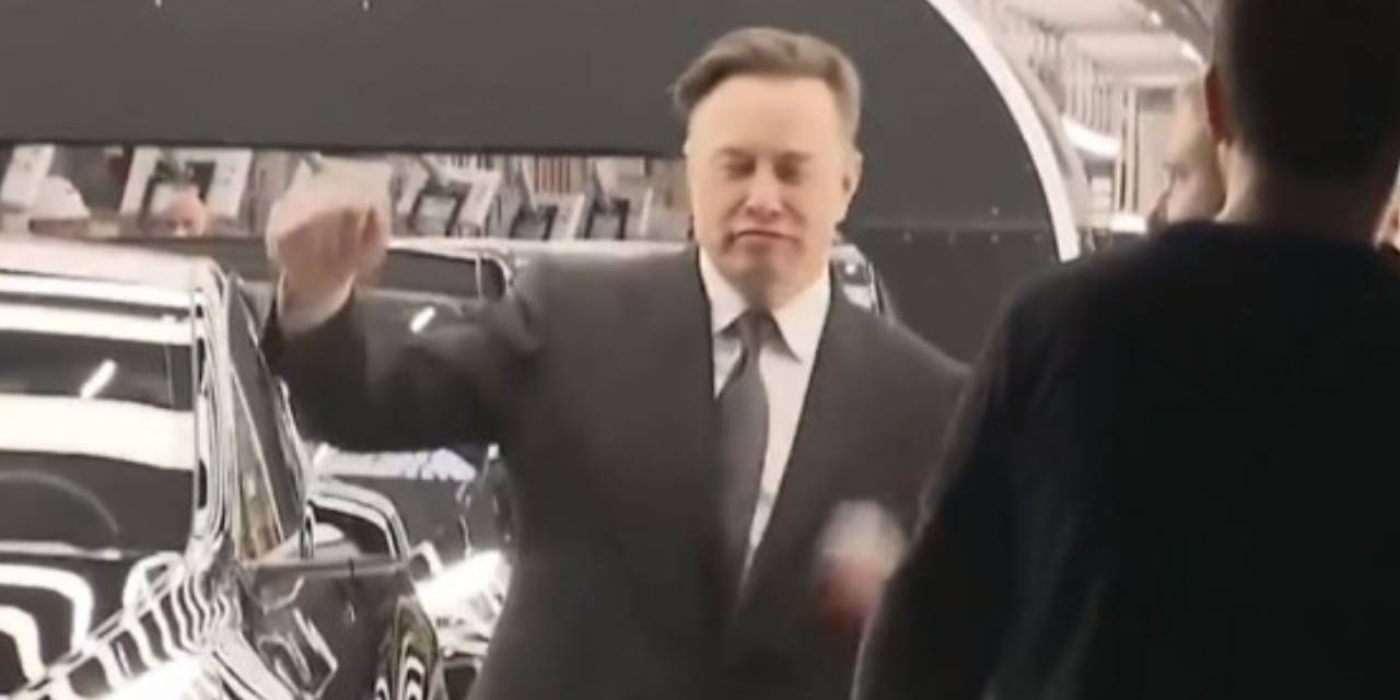 Scholz'un da katıldığı Almanya'daki açılışta Elon Musk 'kop kop ' yaptı