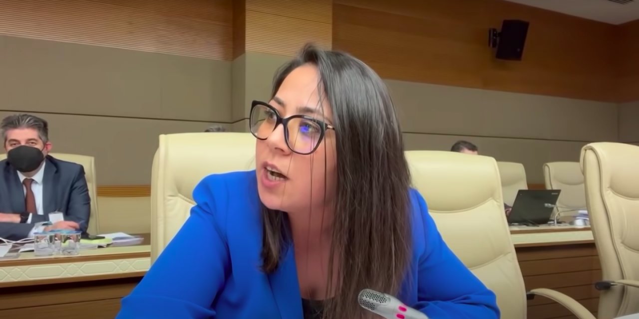 13 dakika hukuk dersi veren Sera Kadıgil'e AK Parti sıralarında tek kelime ile cevap: Edepsiz!