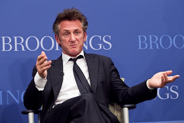 Sean Penn eğer Zelenskiy Oscar töreninde konuşmazsa ödüllerini eritecek!