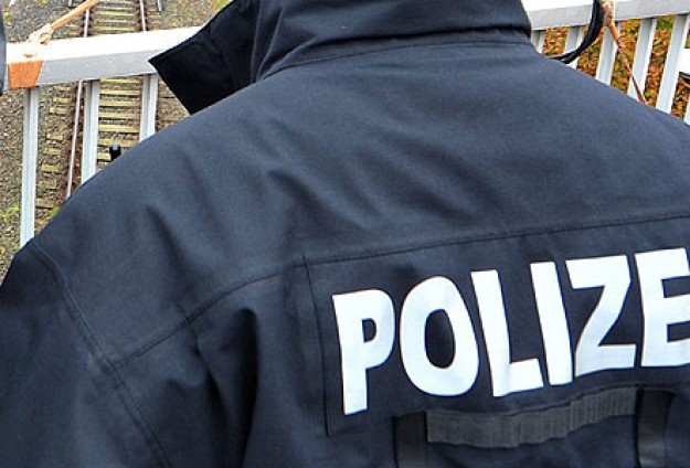 Almanya'da otobüste döner yiyen yolcu, polis zoruyla indirildi