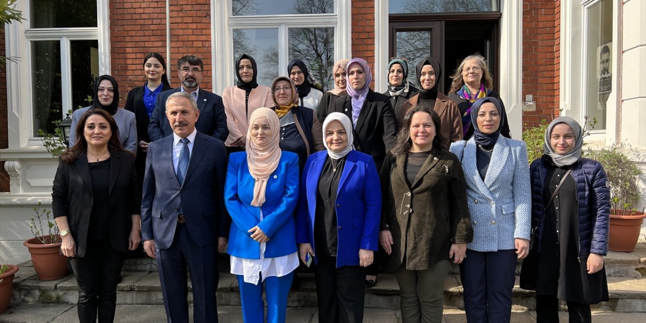 AK Parti Kadın Kolları heyeti Almanya temaslarına Köln'de başladı
