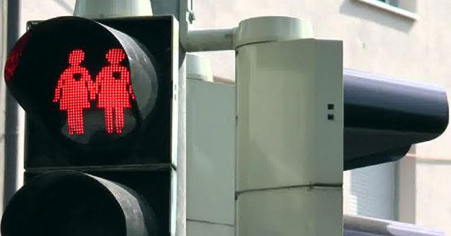 Trafik ışıklarında eşcinsel figürler