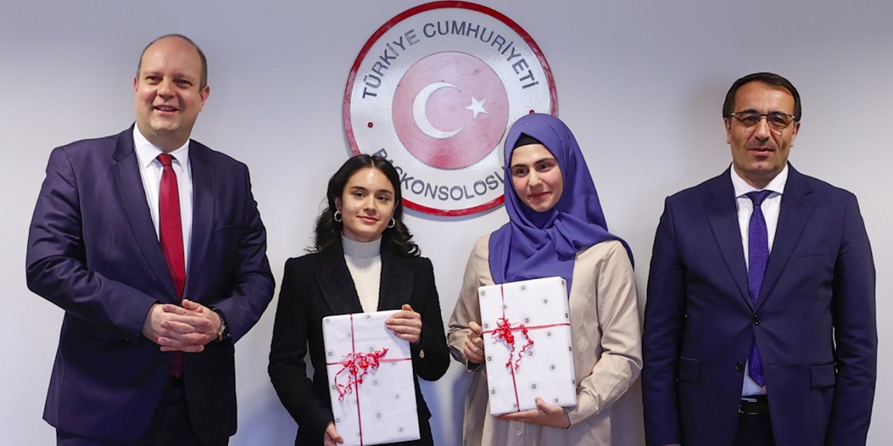Berlin Başkonsolosluğundan Almanya'da üniversiteye yüksek puanla giren öğrencilere ödül