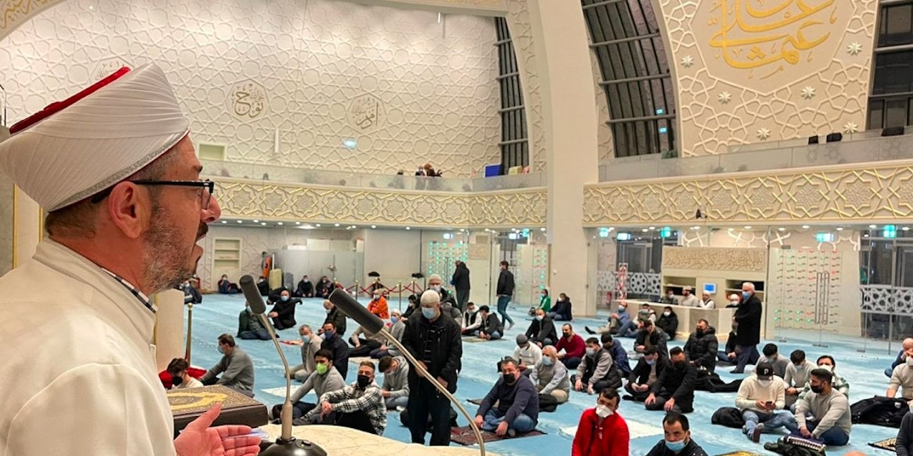 Almanya'da ilk teravih namazı kılındı