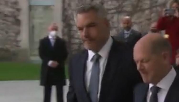 Scholz, Avusturya şansölyesine böyle fake attı!