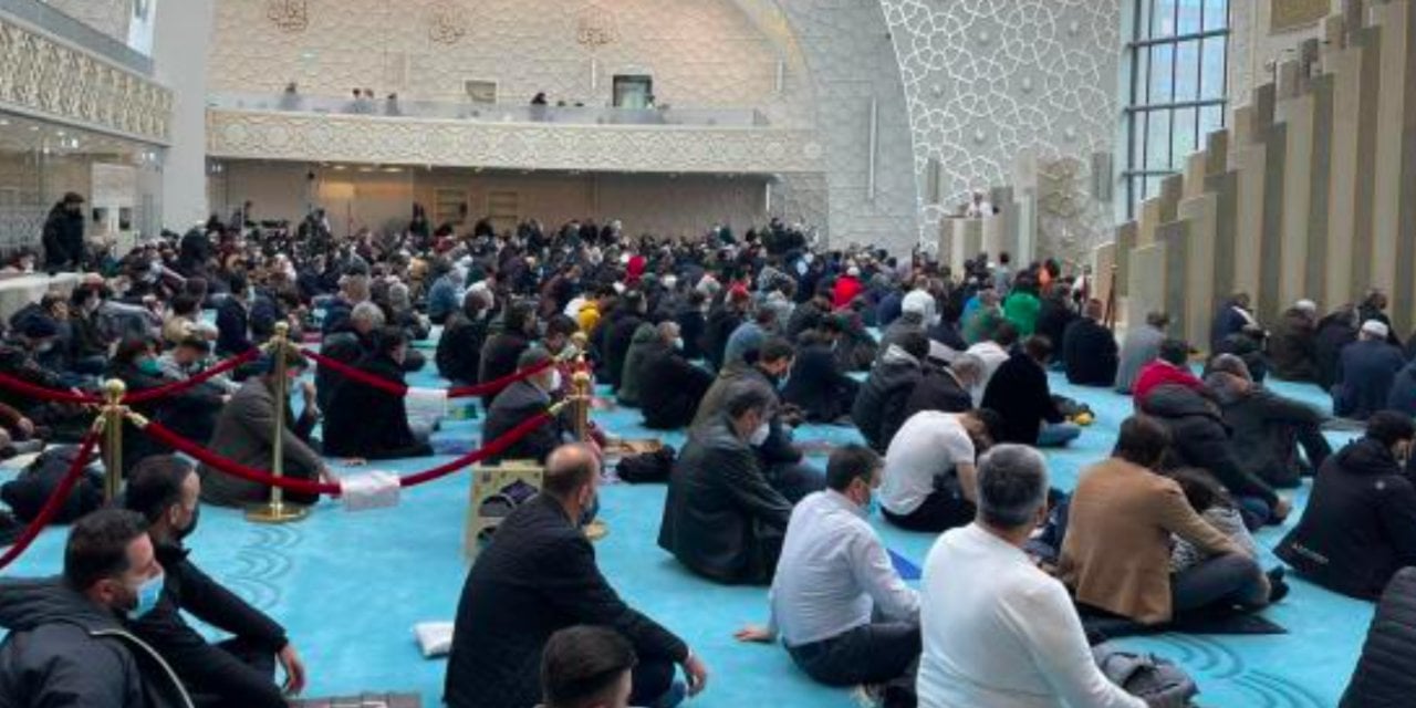 Almanya'da ramazan ayının ilk cuma namazı kılındı
