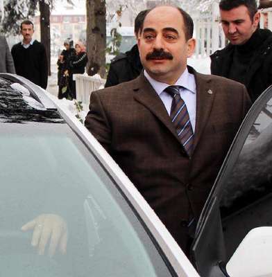 Zekeriya Öz için kırmızı bülten talebi
