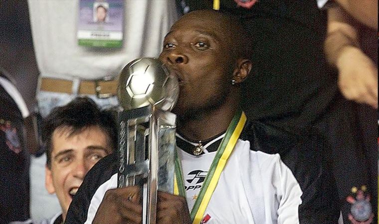 Real Madrid'in ünlü futbolcusu hayatını kaybetti