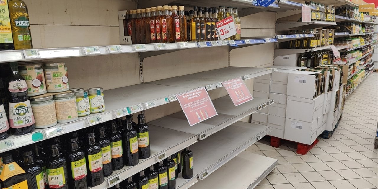 Fransa'da sıvı yağ reyonları boşaldı!