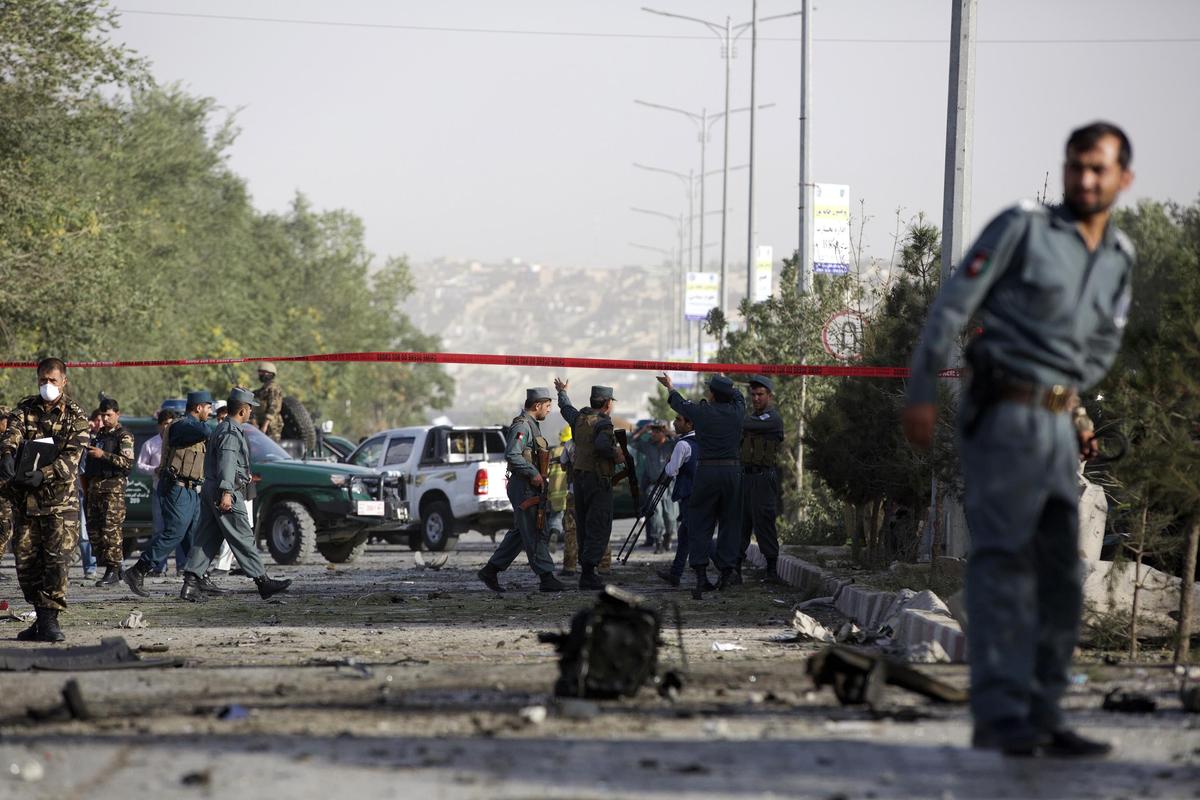 Afganistan'da NATO konvoyuna intihar saldırısı