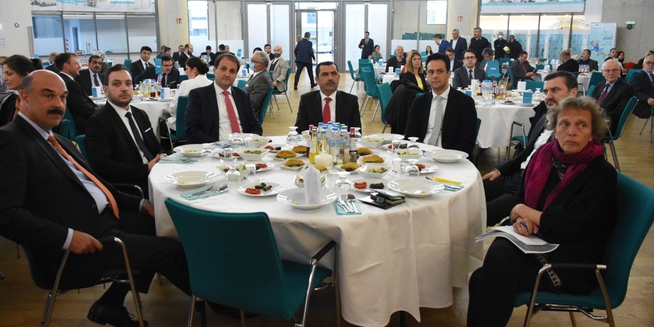 Köln'de Türkler ve Almanlar birlikte iftar yaptı