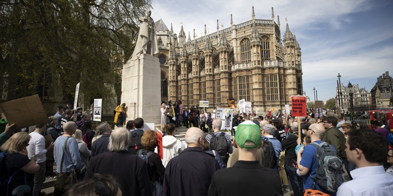 Londra’da kiracılar hükümeti protesto etti