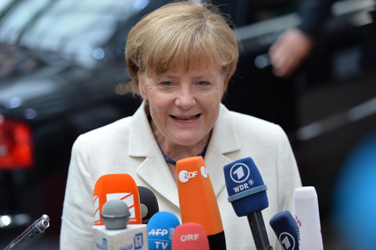 Merkel, vatandaşın sorunlarını dinledi